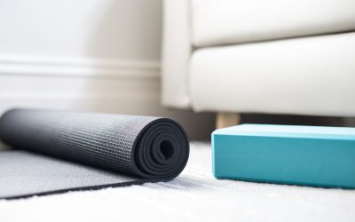 black-yoga-pilates-mat-at-home-on-a-rug-in-the-lounge-room-sofa-lit-by-natural-light-from-nearby_t20_gLePO8-400x250 Blog